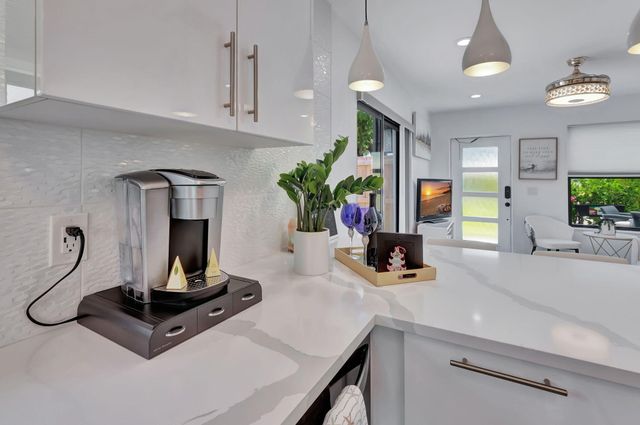 201 SE 7th Street, Delray Beach, FL 33483