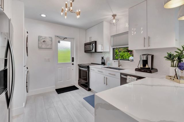 201 SE 7th Street, Delray Beach, FL 33483