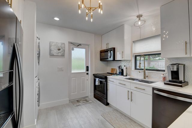 201 SE 7th Street, Delray Beach, FL 33483