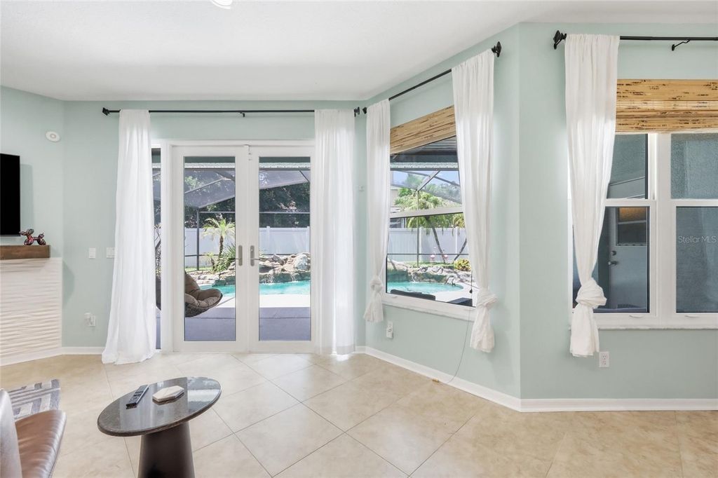 Image 11 of property listing at 3661 CRESCENT PARK BOULEVARD, Orlando, FL 32812