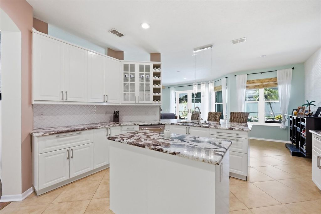 Image 15 of property listing at 3661 CRESCENT PARK BOULEVARD, Orlando, FL 32812