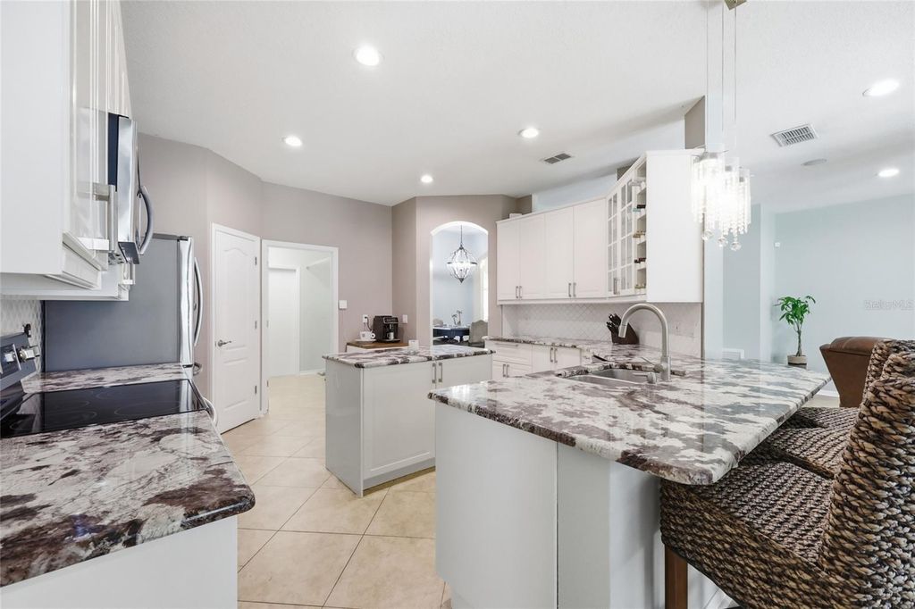 Image 16 of property listing at 3661 CRESCENT PARK BOULEVARD, Orlando, FL 32812