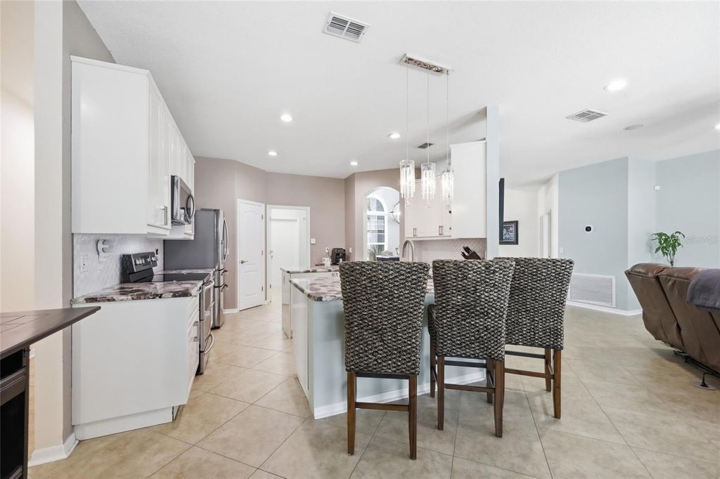 Image 17 of property listing at 3661 CRESCENT PARK BOULEVARD, Orlando, FL 32812
