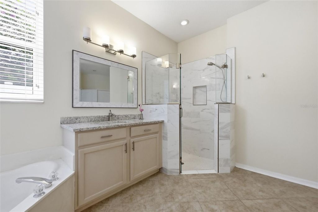 Image 25 of property listing at 3661 CRESCENT PARK BOULEVARD, Orlando, FL 32812