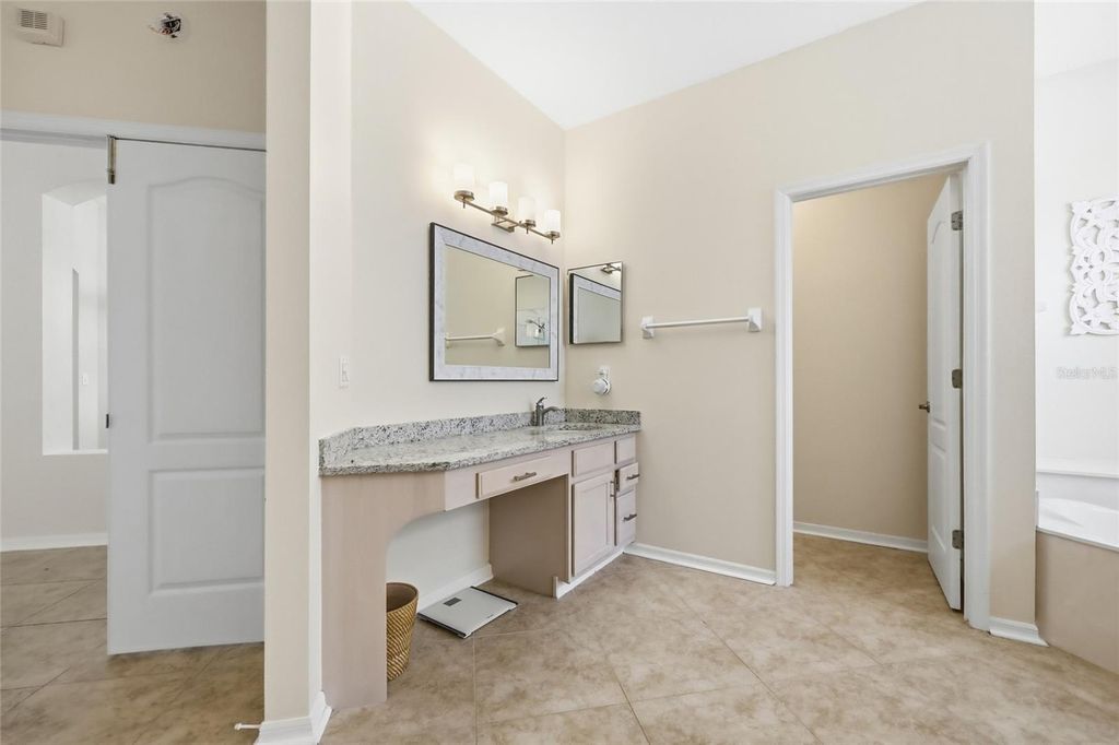 Image 26 of property listing at 3661 CRESCENT PARK BOULEVARD, Orlando, FL 32812