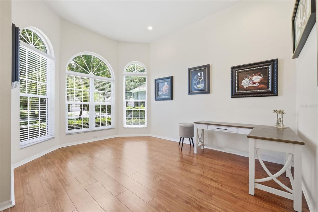 Image 7 of property listing at 3661 CRESCENT PARK BOULEVARD, Orlando, FL 32812