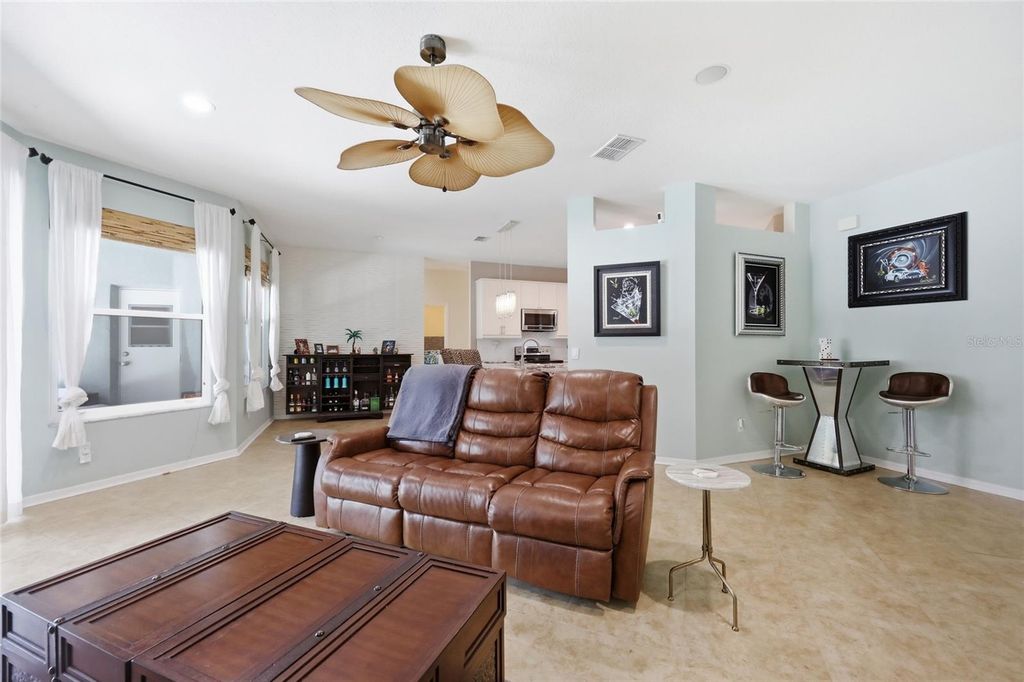 Image 8 of property listing at 3661 CRESCENT PARK BOULEVARD, Orlando, FL 32812