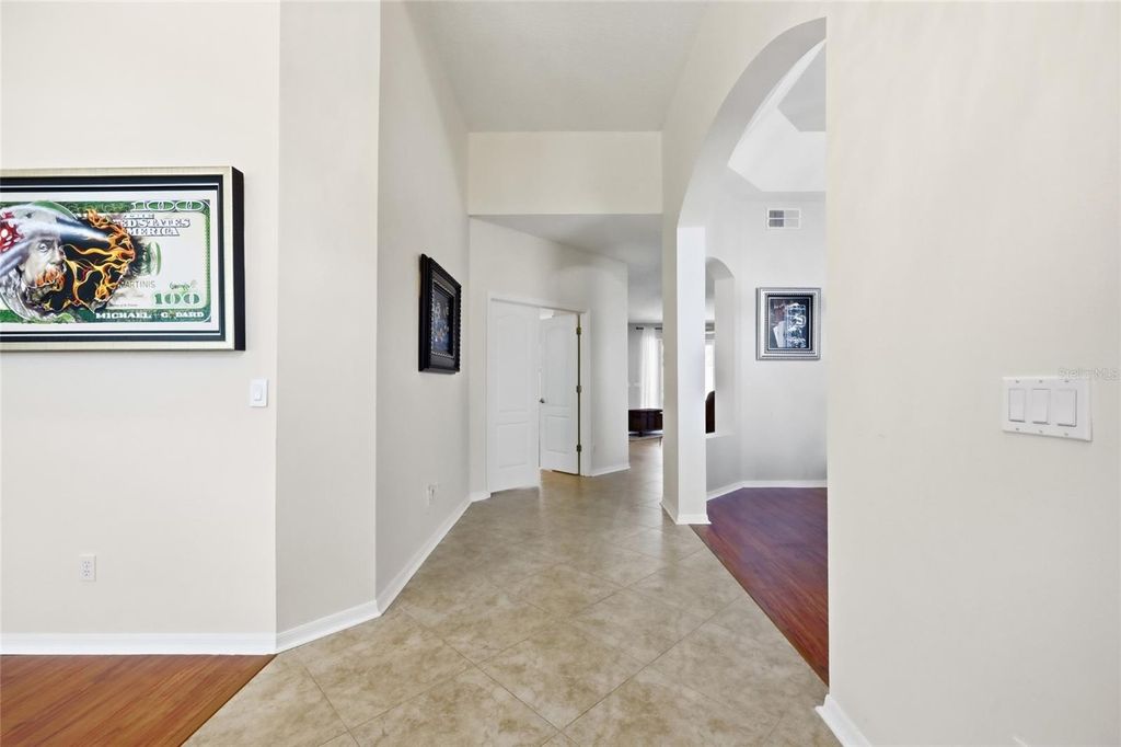 Image 10 of property listing at 3661 CRESCENT PARK BOULEVARD, Orlando, FL 32812