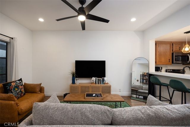 720 W 4th 110, Long Beach, CA 90802