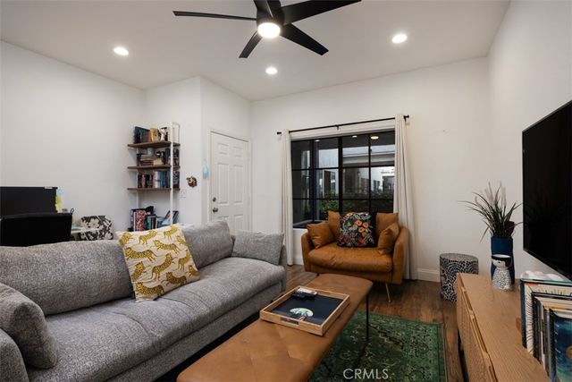 720 W 4th 110, Long Beach, CA 90802