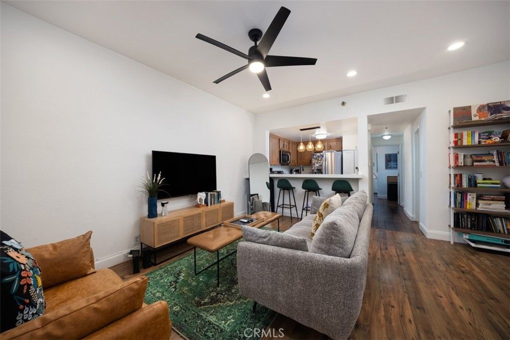 720 W 4th 110, Long Beach, CA 90802