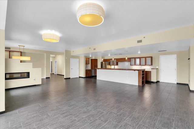 301 N Neil Street 808-809, Champaign, IL 61820