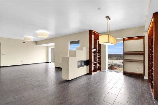 301 N Neil Street 808-809, Champaign, IL 61820