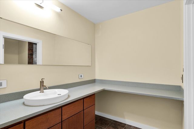 301 N Neil Street 808-809, Champaign, IL 61820