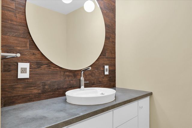 301 N Neil Street 808-809, Champaign, IL 61820