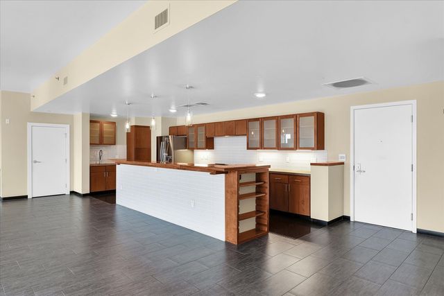 301 N Neil Street 808-809, Champaign, IL 61820