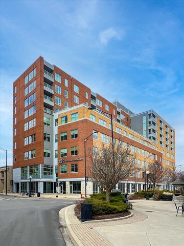 301 N Neil Street 808-809, Champaign, IL 61820