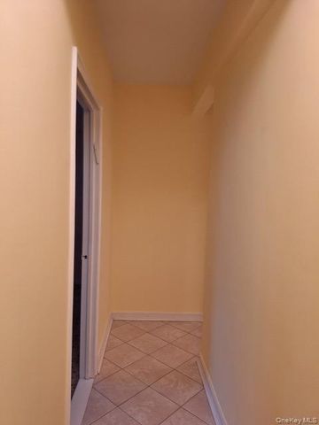 250 Central Avenue E218, Lawrence, NY 11559