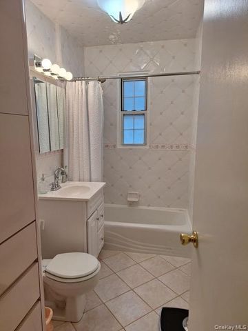 250 Central Avenue E218, Lawrence, NY 11559