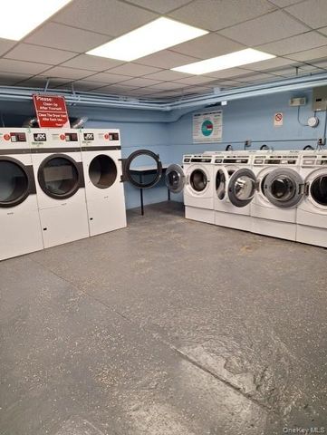 250 Central Avenue E218, Lawrence, NY 11559