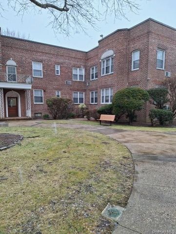 250 Central Avenue E218, Lawrence, NY 11559