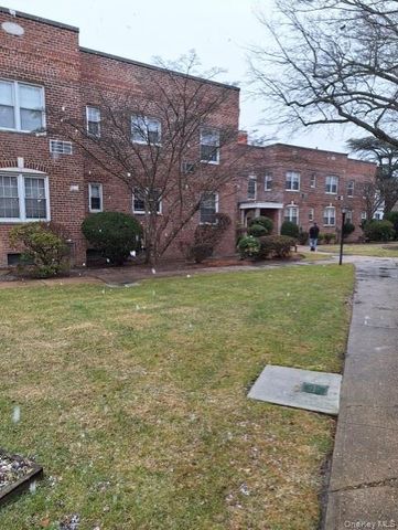 250 Central Avenue E218, Lawrence, NY 11559