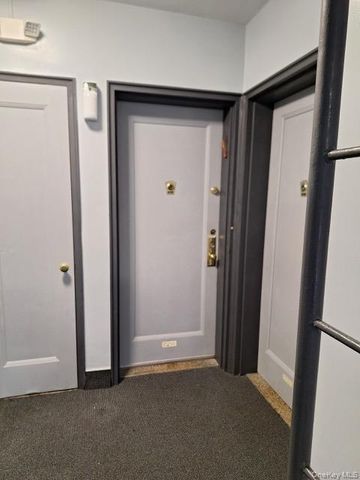 250 Central Avenue E218, Lawrence, NY 11559