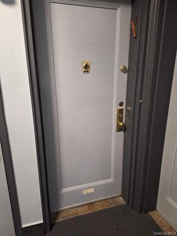 250 Central Avenue E218, Lawrence, NY 11559