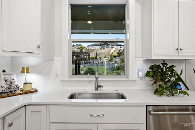 7030 Southern Vista Ct, Star, ID 83669