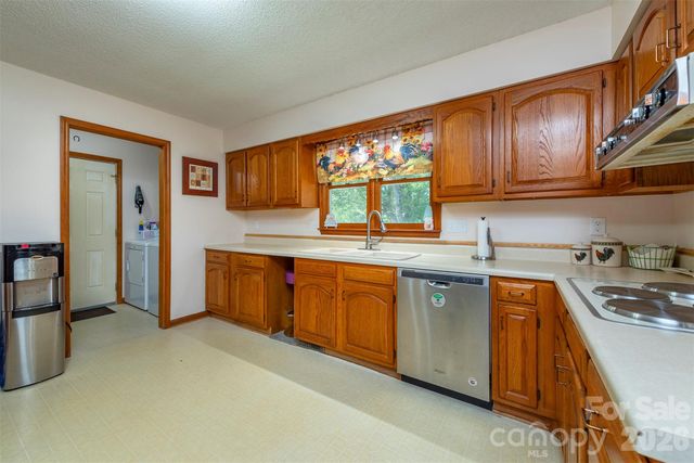 230 Blythewood Drive, Hendersonville, NC 28792