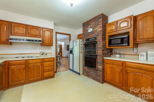 230 Blythewood Drive, Hendersonville, NC 28792