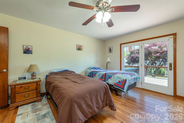 230 Blythewood Drive, Hendersonville, NC 28792