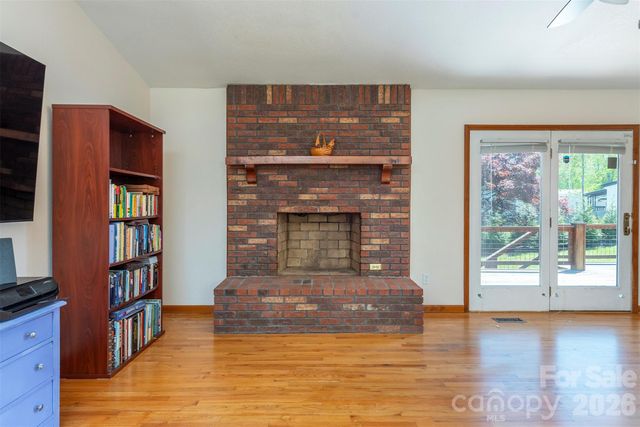 230 Blythewood Drive, Hendersonville, NC 28792