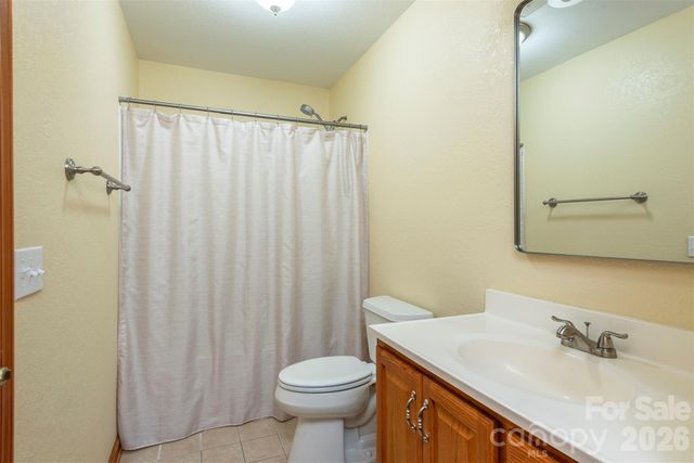 230 Blythewood Drive, Hendersonville, NC 28792
