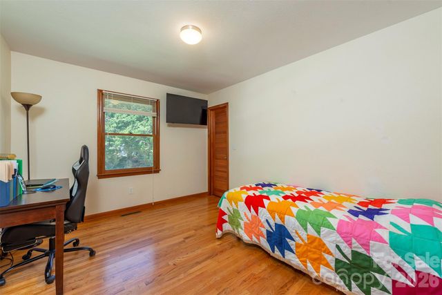 230 Blythewood Drive, Hendersonville, NC 28792