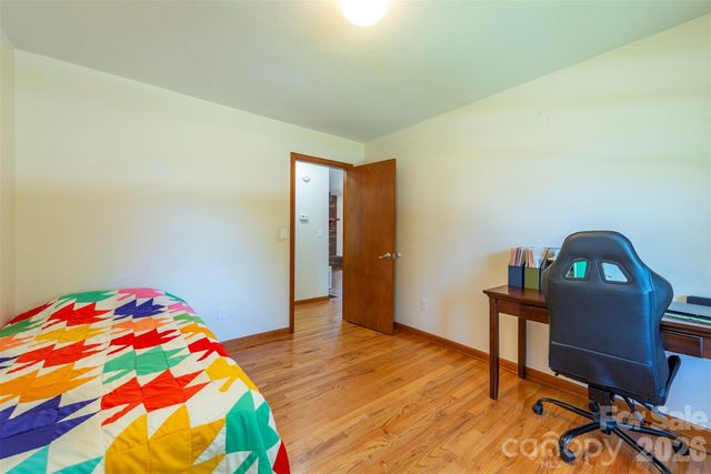 230 Blythewood Drive, Hendersonville, NC 28792
