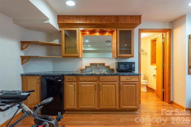 230 Blythewood Drive, Hendersonville, NC 28792