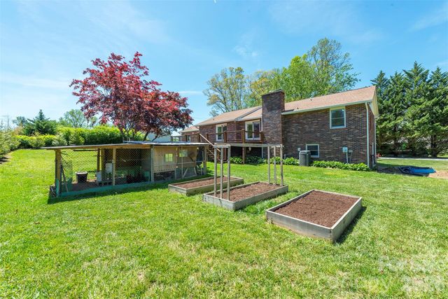 230 Blythewood Drive, Hendersonville, NC 28792