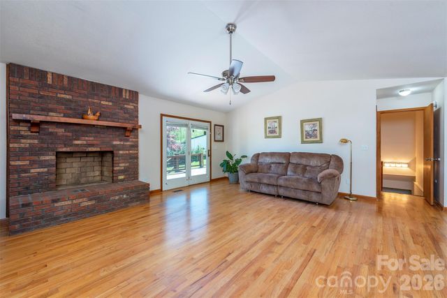 230 Blythewood Drive, Hendersonville, NC 28792