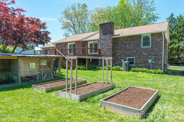 230 Blythewood Drive, Hendersonville, NC 28792