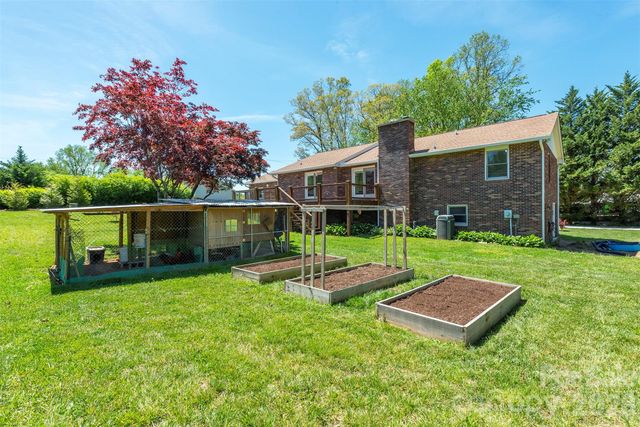 230 Blythewood Drive, Hendersonville, NC 28792