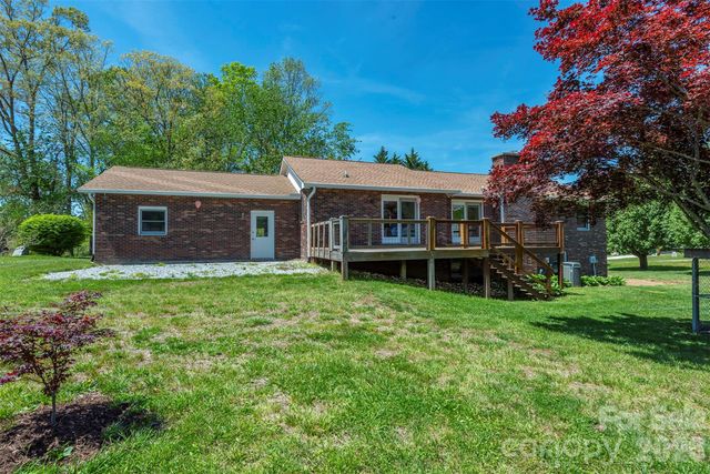 230 Blythewood Drive, Hendersonville, NC 28792
