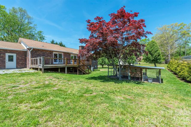230 Blythewood Drive, Hendersonville, NC 28792
