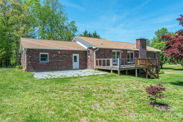 230 Blythewood Drive, Hendersonville, NC 28792