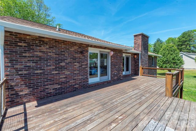 230 Blythewood Drive, Hendersonville, NC 28792