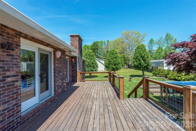 230 Blythewood Drive, Hendersonville, NC 28792