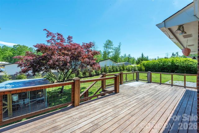 230 Blythewood Drive, Hendersonville, NC 28792