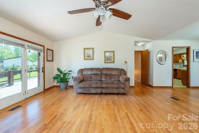 230 Blythewood Drive, Hendersonville, NC 28792