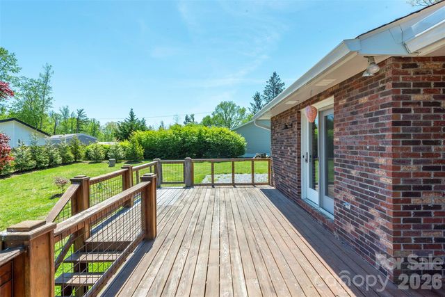 230 Blythewood Drive, Hendersonville, NC 28792