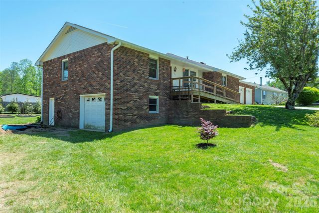 230 Blythewood Drive, Hendersonville, NC 28792